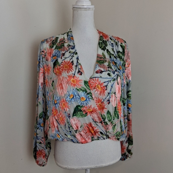 Alice and Olivia Trista Floral Burnout Crossover Top Size Medium - Picture 7 of 10
